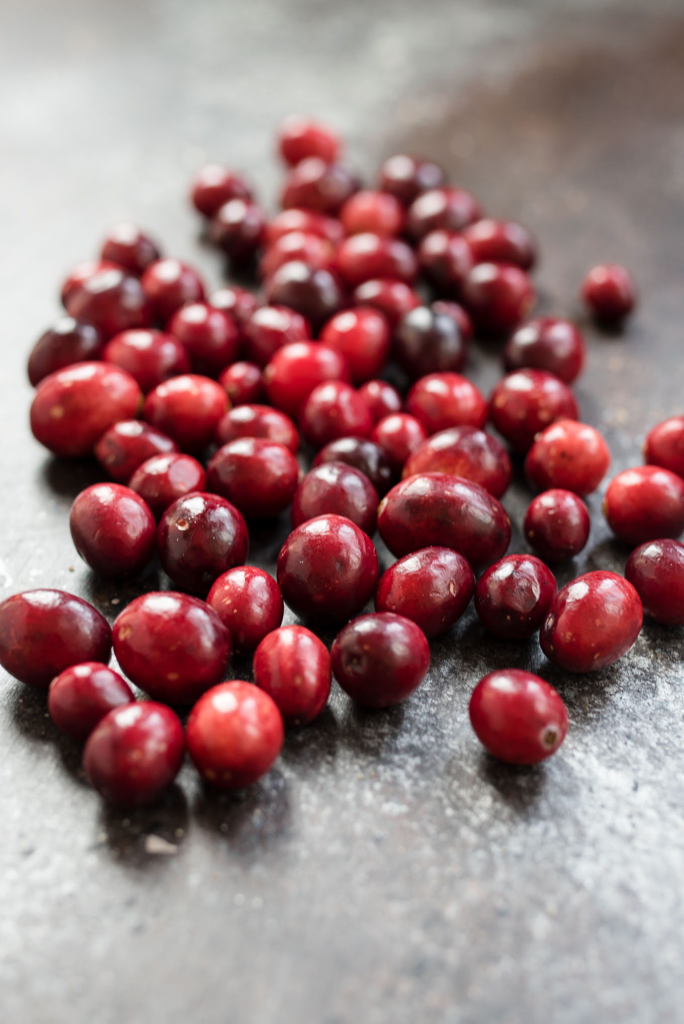 Cranberry Apple Sauce | green apples + lemon and cinnamon make this the perfect cranberry sauce for your Holiday spread. Naturally gluten free! | www.nutritiouseats.com