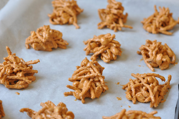 Butterscotch Haystacks- a no-bake holiday treat | www.nutritiouseats.com