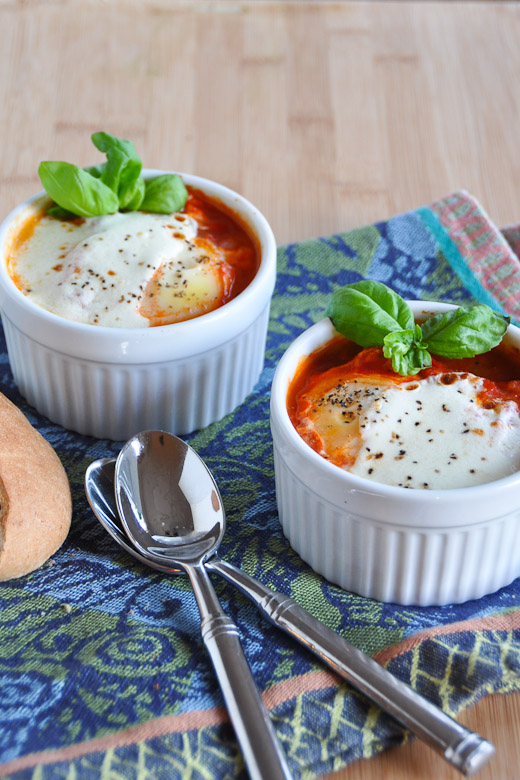 Poached Eggs in Tomato Sauce-1