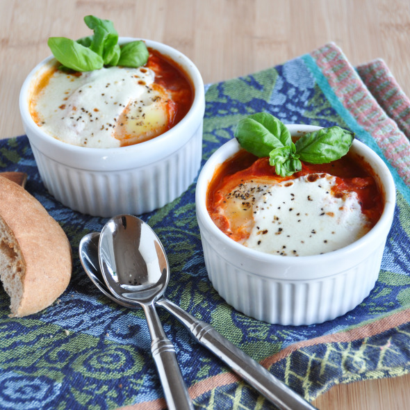Poached Eggs in Tomato Sauce-1