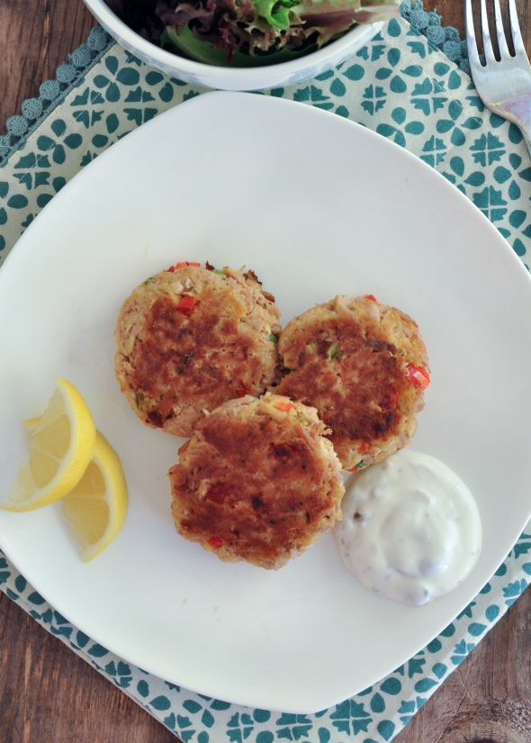 Tuna Cakes with Lemon Caper Dipping Sauce- a healthy lunch or dinner using #oceannaturals tuna #cbias