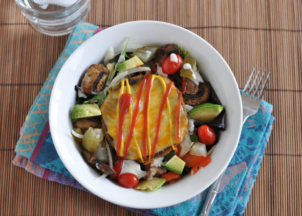 Veggie Burger Salad | www.nutriitouseats.com