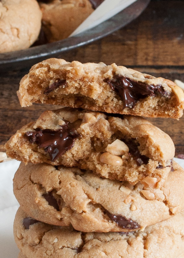 Peanut Butter Chocolate Chip Cookie {Splurge-worth} | www.nutritiouseats.com