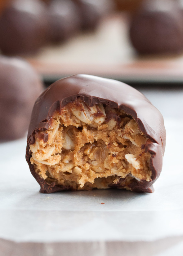 Chocolate Peanut Butter Balls- a simple yet absolutely delicious treat. Nothing to feel guilty about with these! | www.nutritiouseats.com