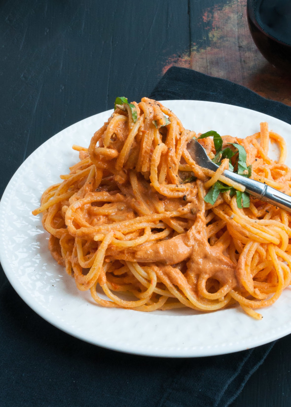 Pasta with Creamy Vegan Tomato Sauce | www.nutritiouseats.com