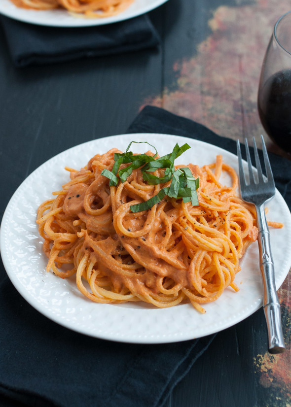 Pasta with Creamy Vegan Tomato Sauce | www.nutritiouseats.com