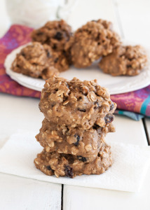 Oatmeal Breakfast Cookies- made with oats, banana and other goodies, these are healthy enough for a grab and go breakfast | Nutritious Eats