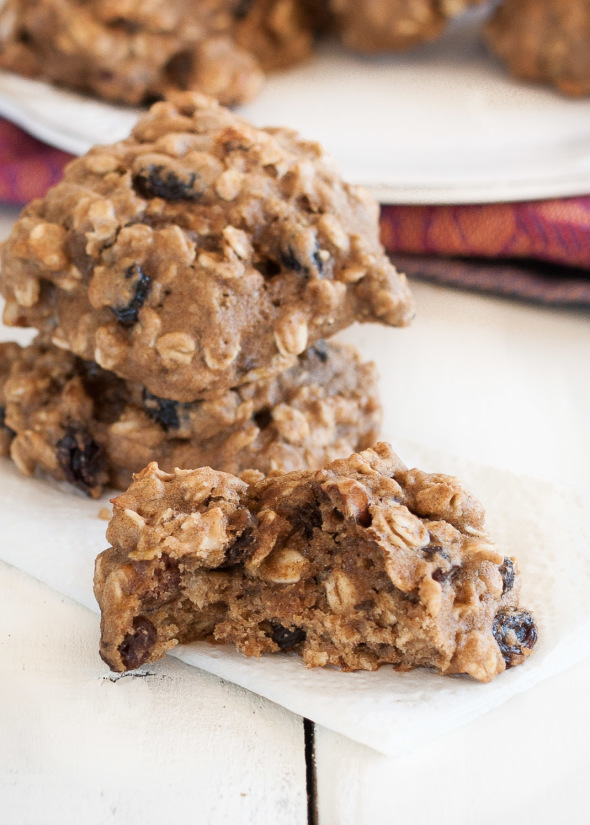 Oatmeal Breakfast Cookies | www.nutritiouseats.com