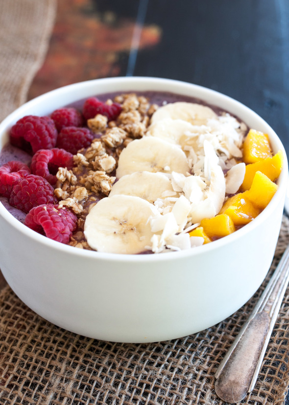 Acai Berry Smoothie Bowl | www.nutritiouseats.com