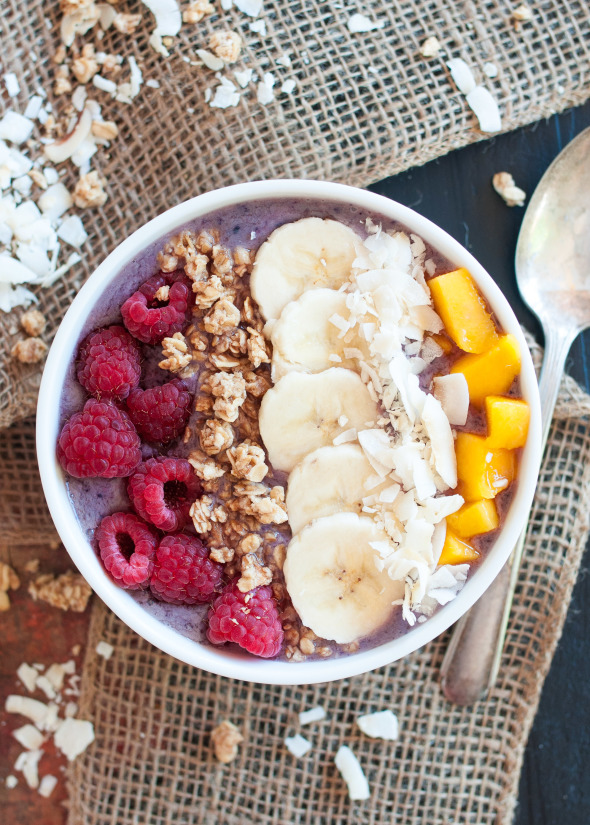 Acai Berry Smoothie Bowl | www.nutritiouseats.com