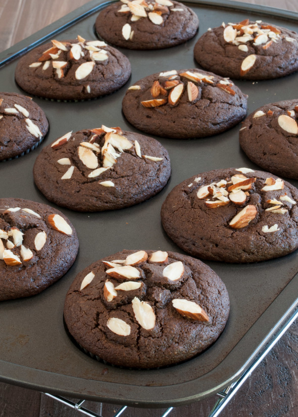 Double Chocolate Almond Muffins #glutenfree | www.nutritiouseats.com