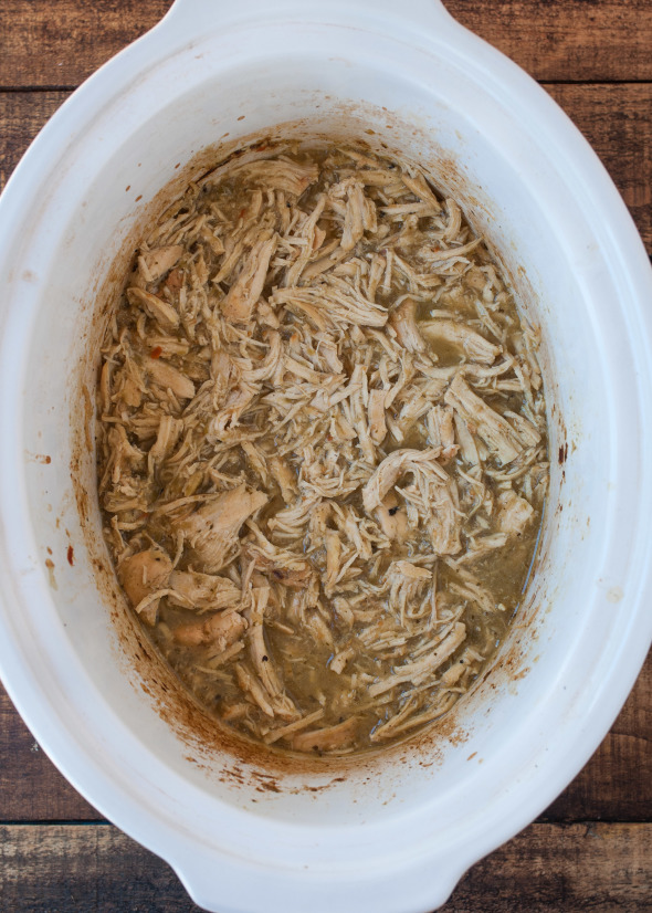 Slow Cooker Salsa Verde Chicken | www.nutritiouseats.com