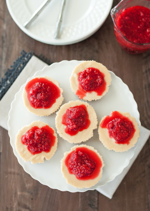 No Bake Vegan Cheesecake with Raspberry Compote #glutenfree | Nutritious Eats