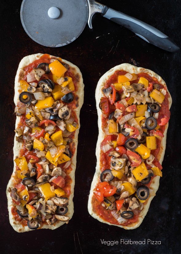 Veggie Flatbread Pizza- perfect for #MeatlessMondayNight and Game Day snacks. #Ad | Nutritious Eats