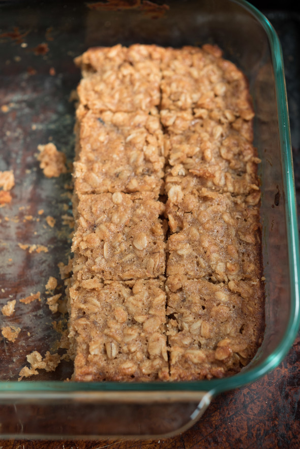 Peanut Butter Oatmeal Bars- these super simple, one-bowl, gluten free bars make a great breakfast or snack | Nutritious Eats