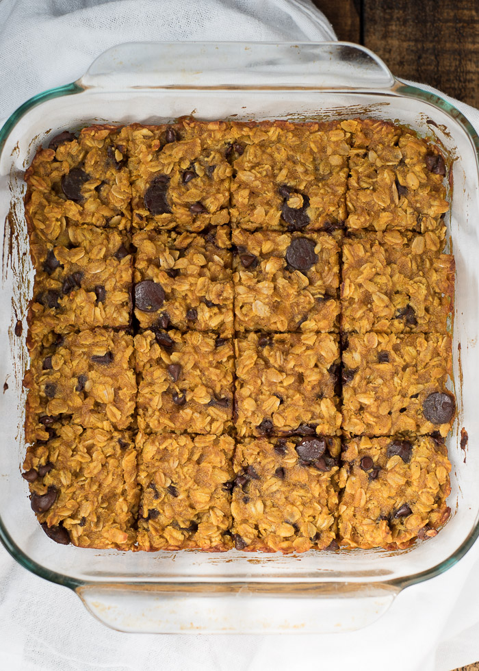 Pumpkin Chocolate Chip Oatmeal Bars- super simple, one-bowl, gluten-free oatmeal bars that make a great breakfast or snack | Nutritious Eats