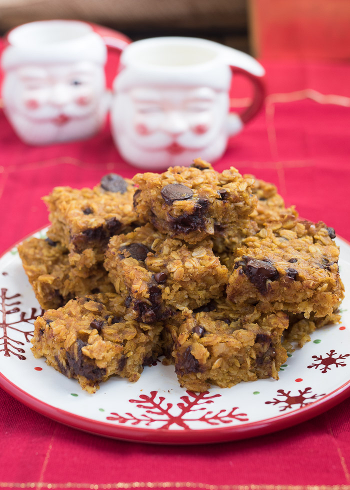 Pumpkin Chocolate Chip Oatmeal Bars- super simple, one-bowl, gluten-free oatmeal bars that make a great breakfast or snack | Nutritious Eats