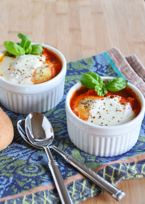 Poached Eggs in Tomato Sauce-1