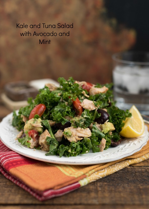 Kale and Tuna Salad With Avocado and Mint- a great make-ahead salad for weekday lunches. Delicious, healthy, grain-free and Paleo-friendly! | www.nutritiouseats.com