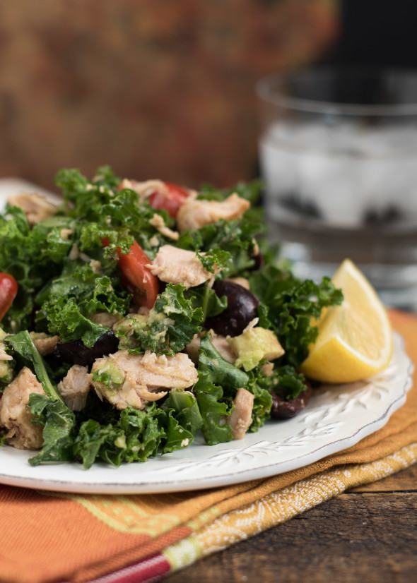 Kale and Tuna Salad With Avocado and Mint- a great make-ahead salad for weekday lunches. Delicious, healthy, grain-free and Paleo-friendly! | www.nutritiouseats.com