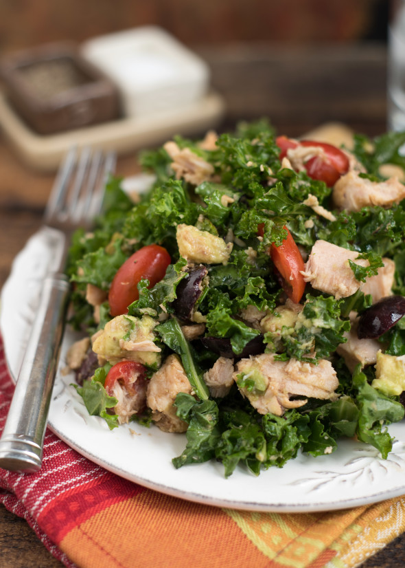 Kale and Tuna Salad With Avocado and Mint- a great make-ahead salad for weekday lunches. Delicious, healthy, Paleo-friendly and Vegetarian! | www.nutritiouseats.com