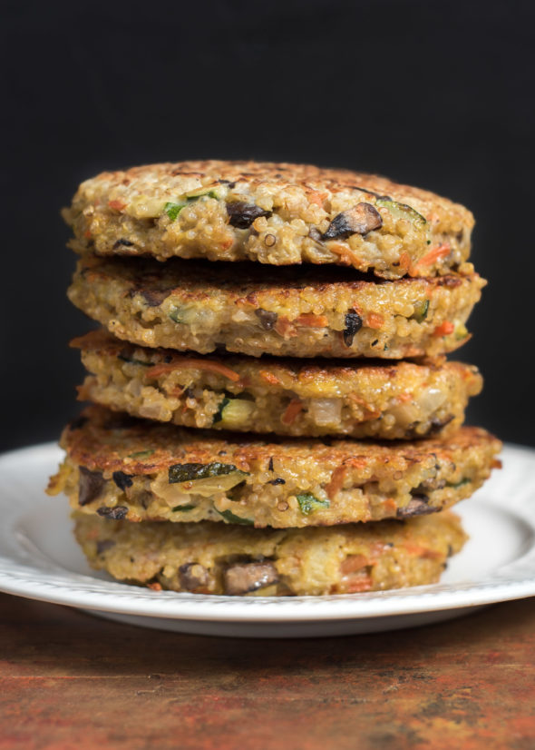 Quinoa Veggie Burger- a simple gf patty that makes a great vegetarian meal! | www.nutritiouseats.com