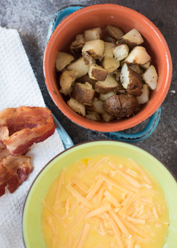 Mini Bacon, Potato and Egg Casserole #GlutenFree- Don't have the ingredients to make a large casserole? This makes the perfect portion for two people or one with leftovers- super simple too! | www.nutritiouseats.com