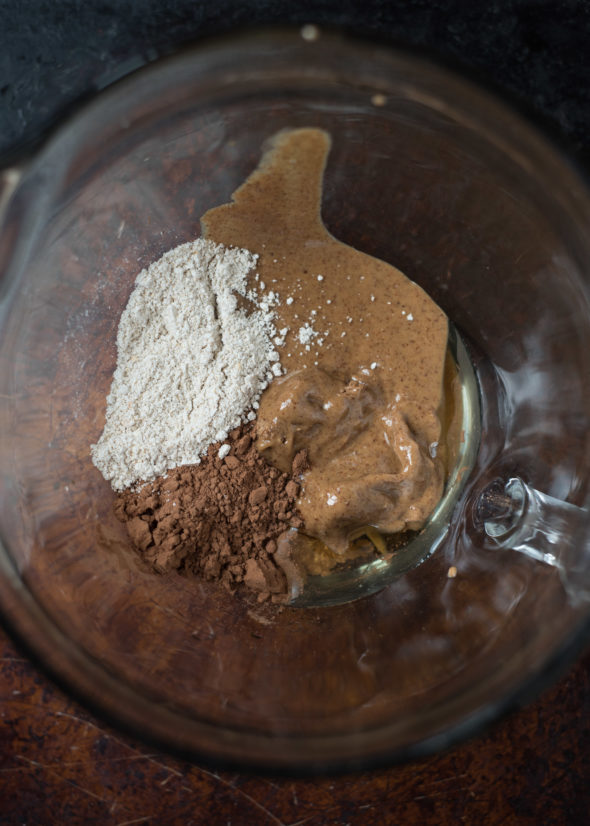 Chocolate Almond Butter Cookie- a healthy treat that can be part of a quick on the go breakfast or snack. Only 6 ingredients make up this gluten free, vegan (optional) healthy cookie! | www.nutritiouseats.com