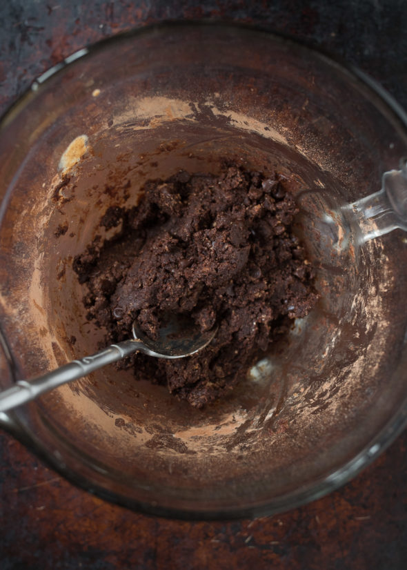 Chocolate Almond Butter Cookie- a healthy treat that can be part of a quick on the go breakfast or snack. Only 6 ingredients make up this gluten free, vegan (optional) healthy cookie! | www.nutritiouseats.com