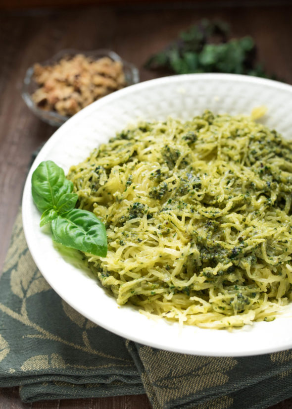 Vegan Pesto Spaghetti Squash- pesto is ready in less than 5 minutes! Pairs perfectly with a spaghetti squash for a nutritious side. | www.nutritiouseats.com