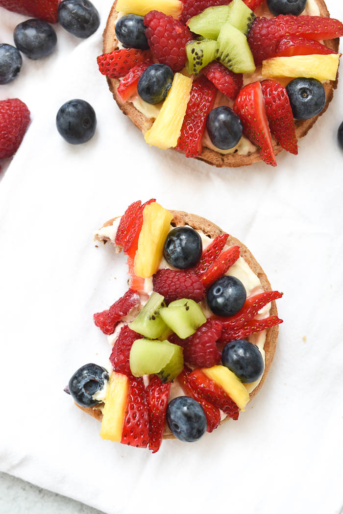 Whole Grain Waffle Fruit Pizza- this simple and fun balanced breakfast is great way to jazz up your waffles. Topped with whipped vanilla cream cheese and all the fruit! #glutenfree | www.nutritiouseats.com