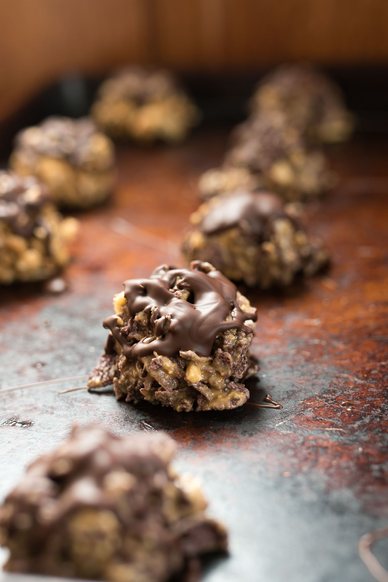 Chocolate Peanut Butter Cereal Bites- simple and nutritious cereal bites great for that sweet tooth or kid-friendly treat! | www.nutritiouseats.com