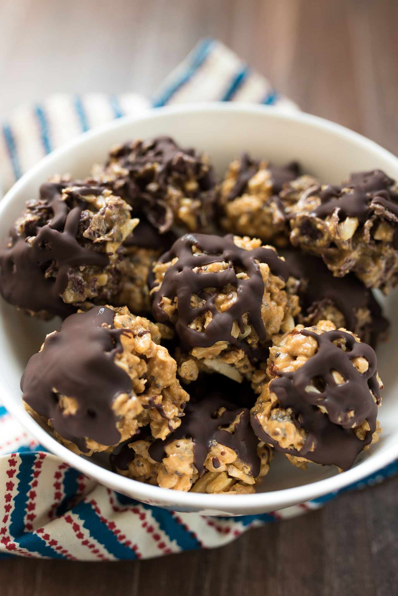 Chocolate Peanut Butter Cereal Bites- simple and nutritious cereal bites great for that sweet tooth or kid-friendly treat! | www.nutritiouseats.com