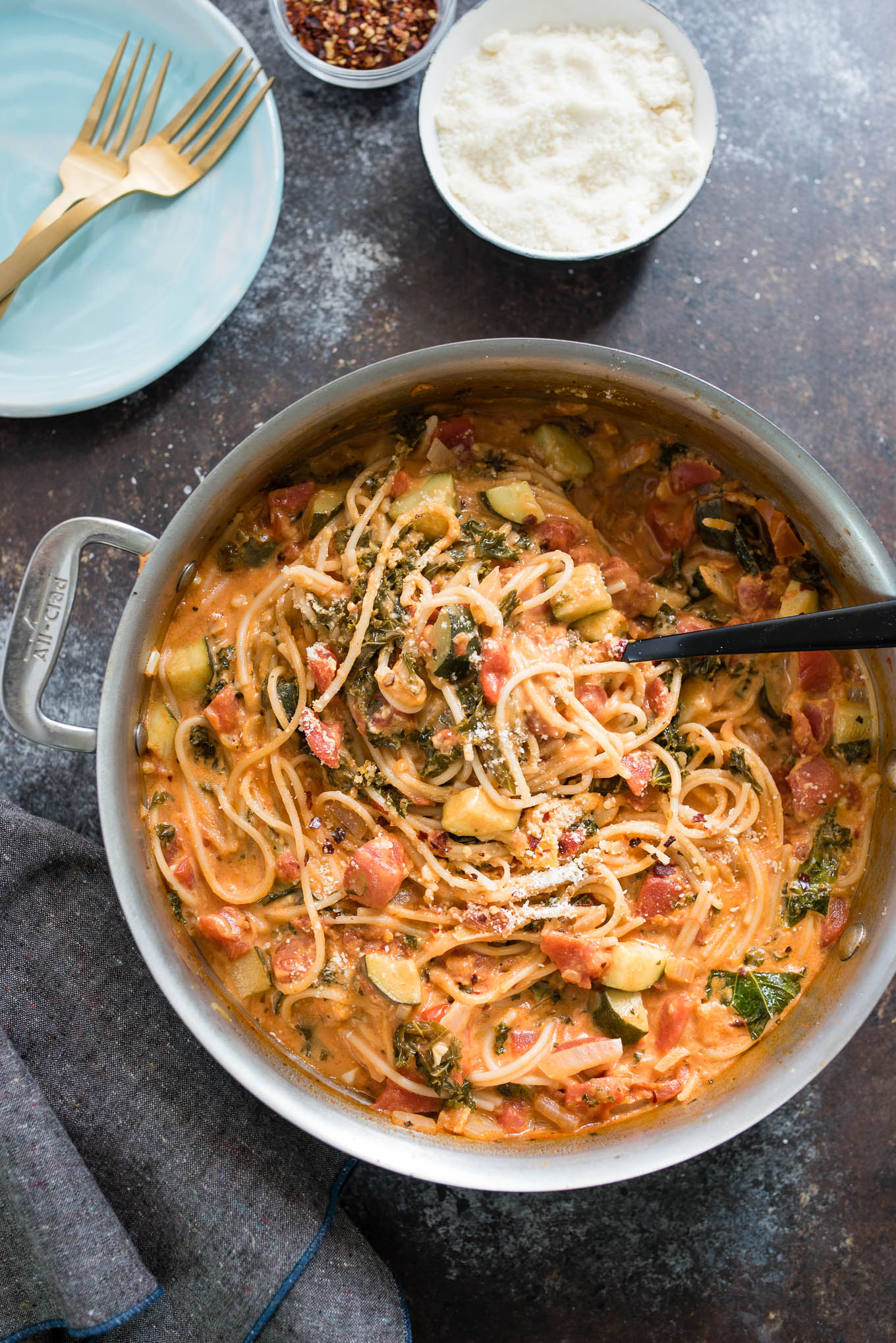 One Pot Creamy Vegetable Spaghetti is a gluten free, veggie packed meal that is all cooked in the same pan!