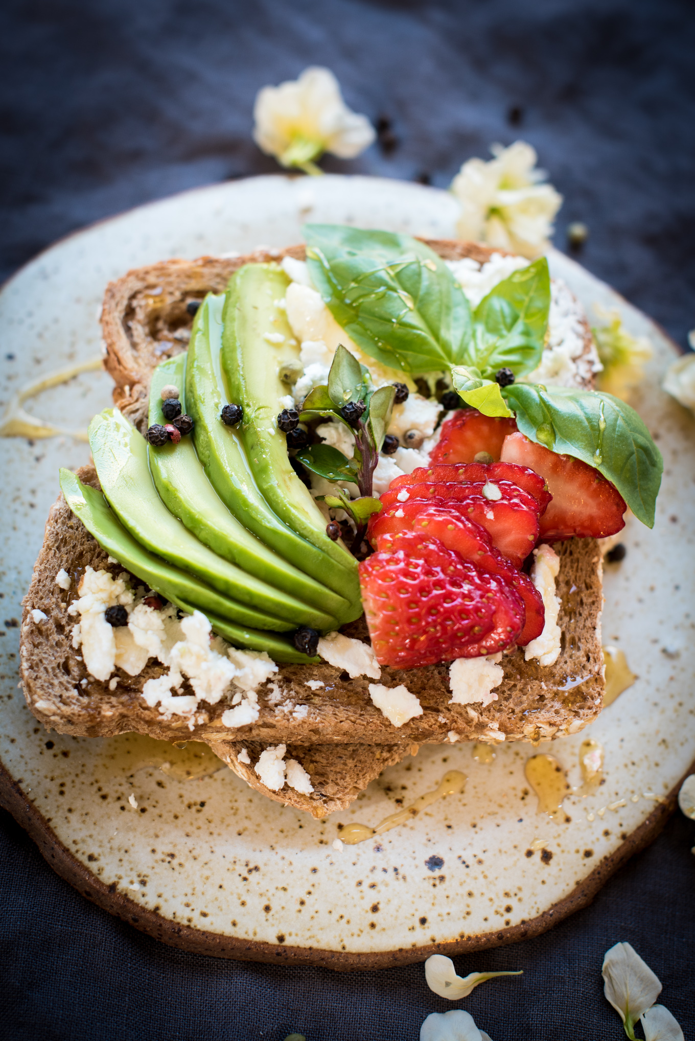 toast with avocado and strawberries