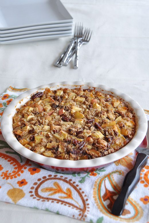 Apple Pie Baked Oatmeal- a great make-ahead dish for the week or as an addition to your brunch menu! | www.nutritiouseats.com