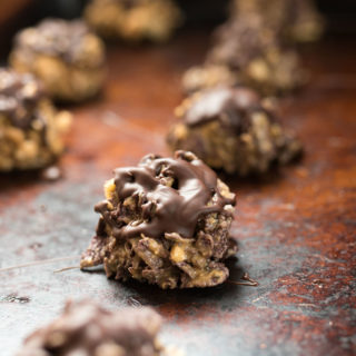 Chocolate Peanut Butter Cereal Bites- simple and nutritious cereal bites great for that sweet tooth or kid-friendly treat! | www.nutritiouseats.com